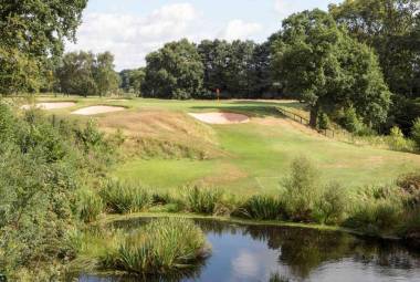 Embankment golf course