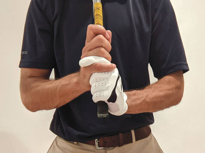 Interlocking golf grip