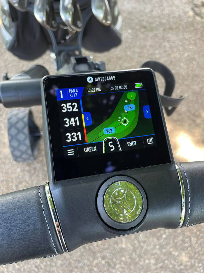 Display with GPS on a Motocaddy Golf Trolley